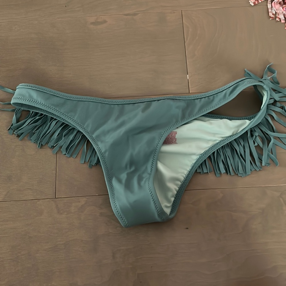 BNWT Victoria’s Secret itsy fringe bikini bottom XS